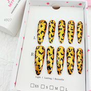 zb34..A collection of almond-shaped and square-shaped wearable nails