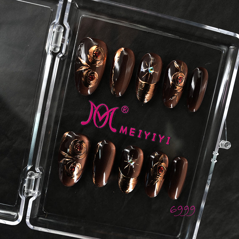 zb98..Nails of various styles.
