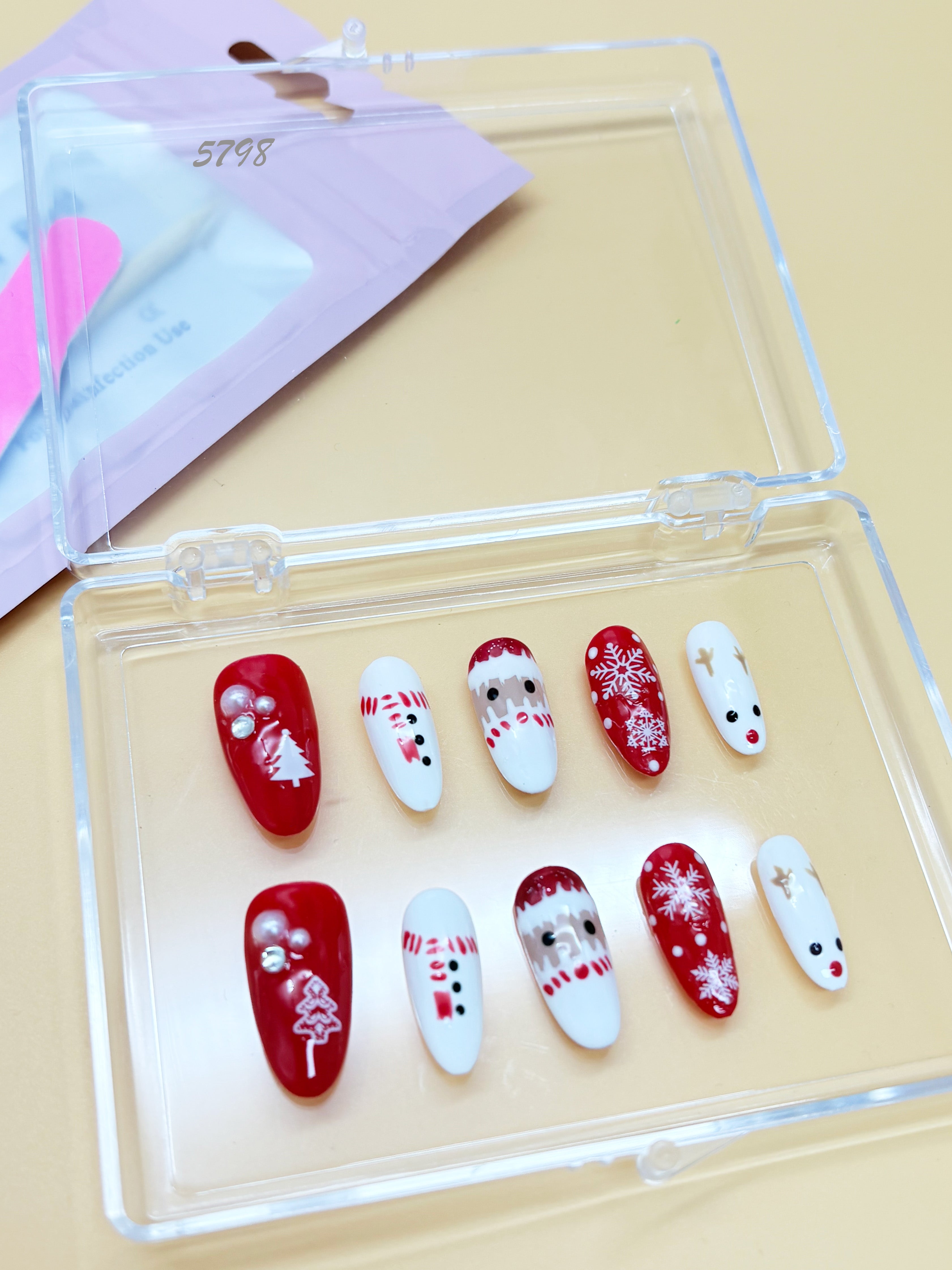 zb60..Christmas-themed wearable technology exhibition board