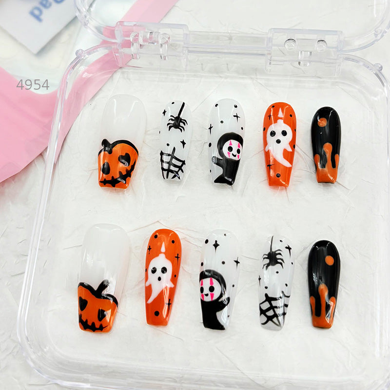 zb34..A collection of almond-shaped and square-shaped wearable nails