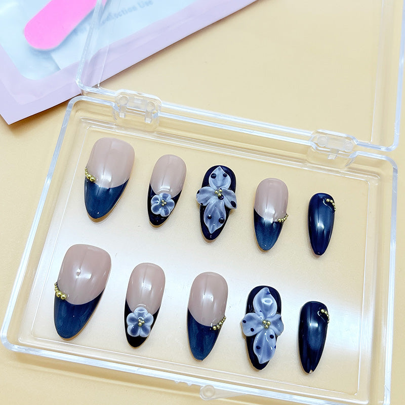 zb67..A display board featuring 24 beautiful and distinct styles of nail art.