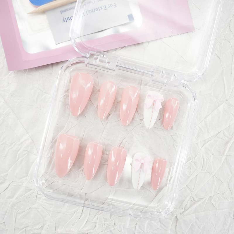 zb33..A variety of almond-shaped and square nails.