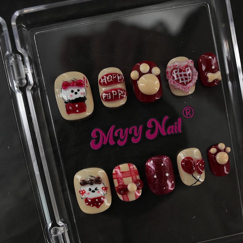 zb98..Nails of various styles.