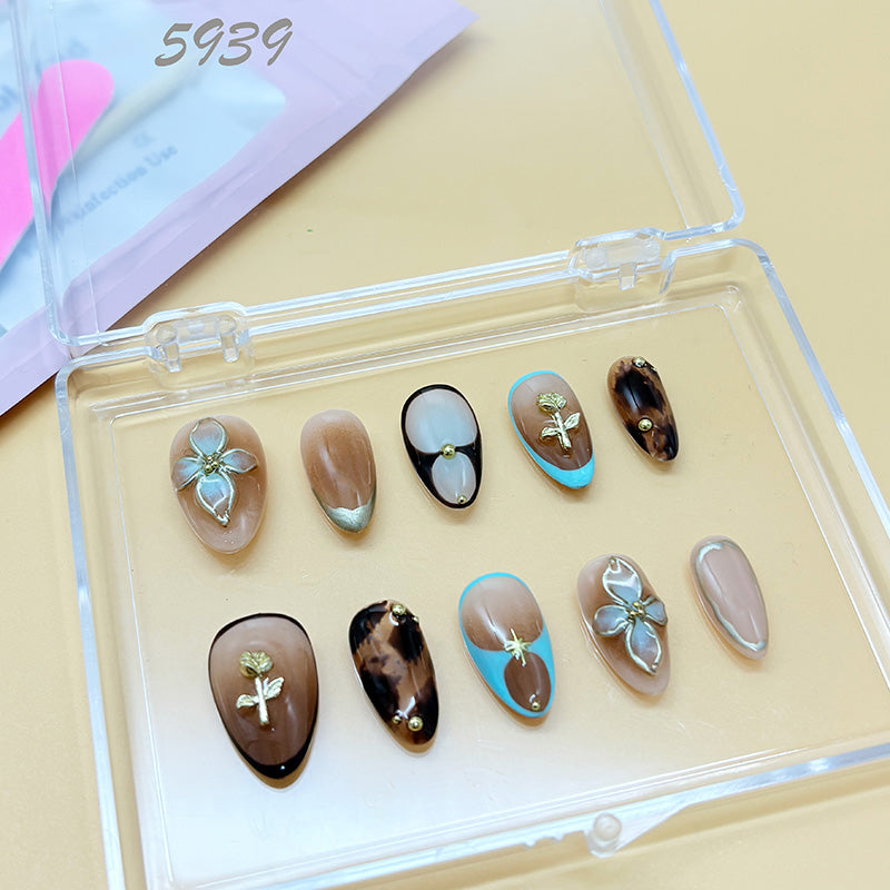 zb59..There are display boards featuring 24 different styles and designs of fashionable and trendy nail wear.