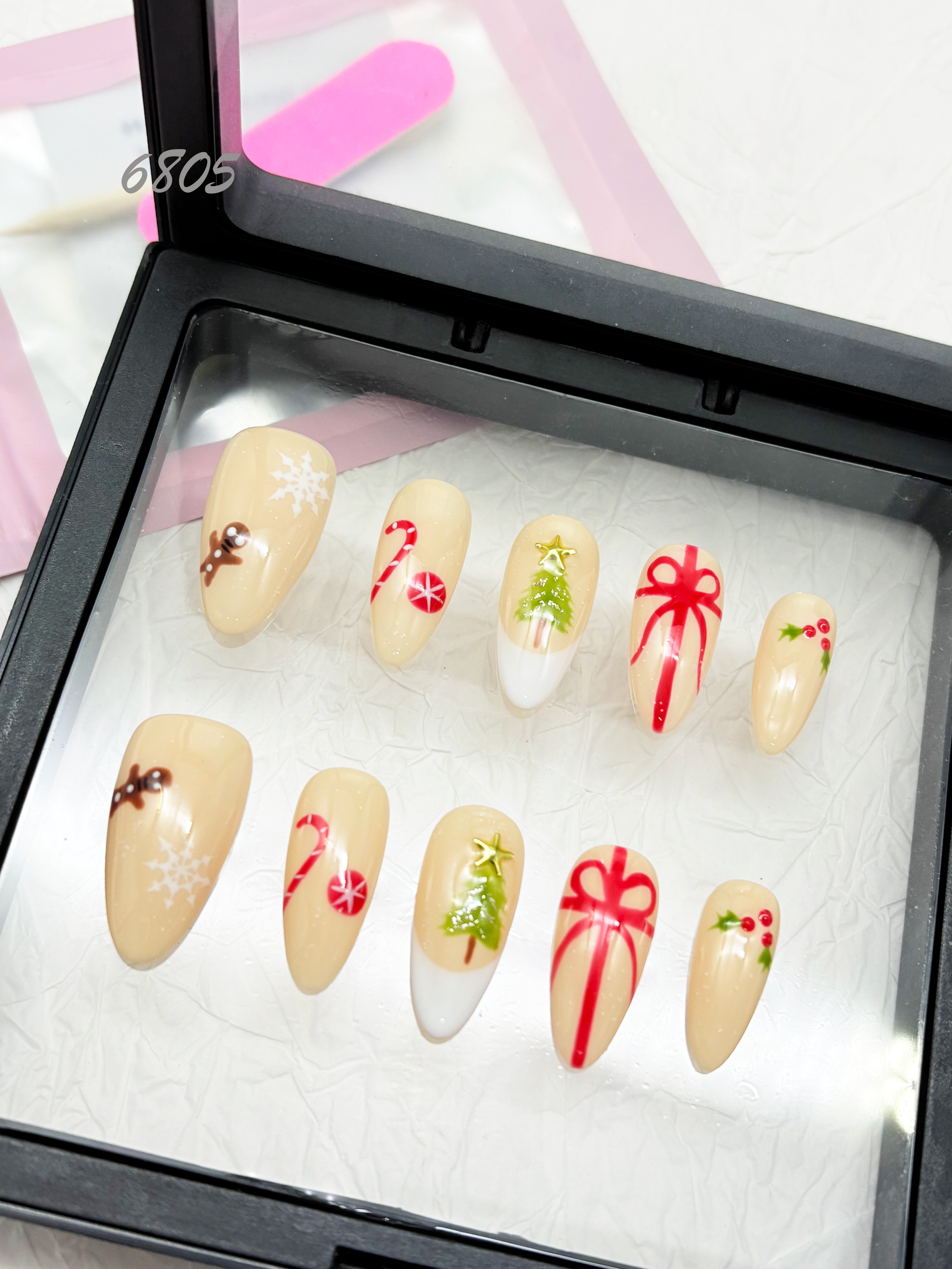 zb89..Christmas nails