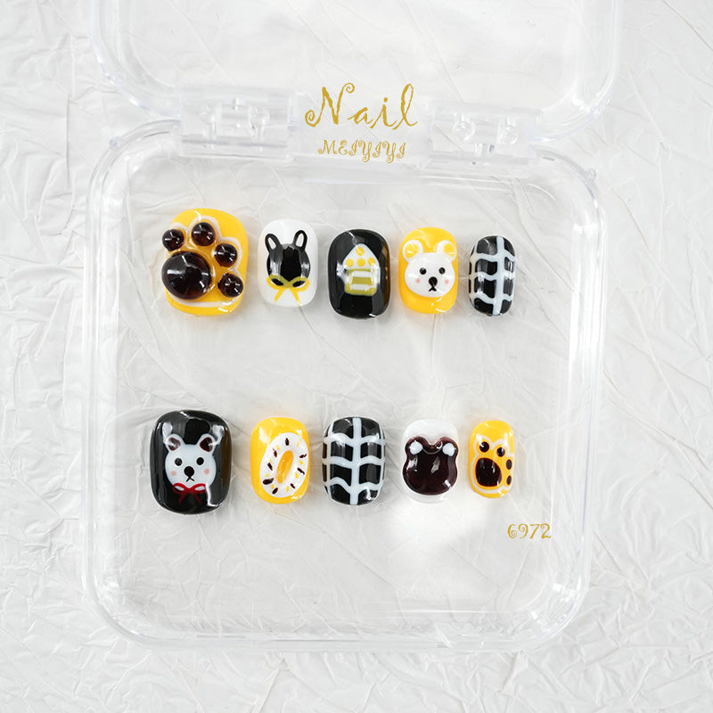 zb98..Nails of various styles.