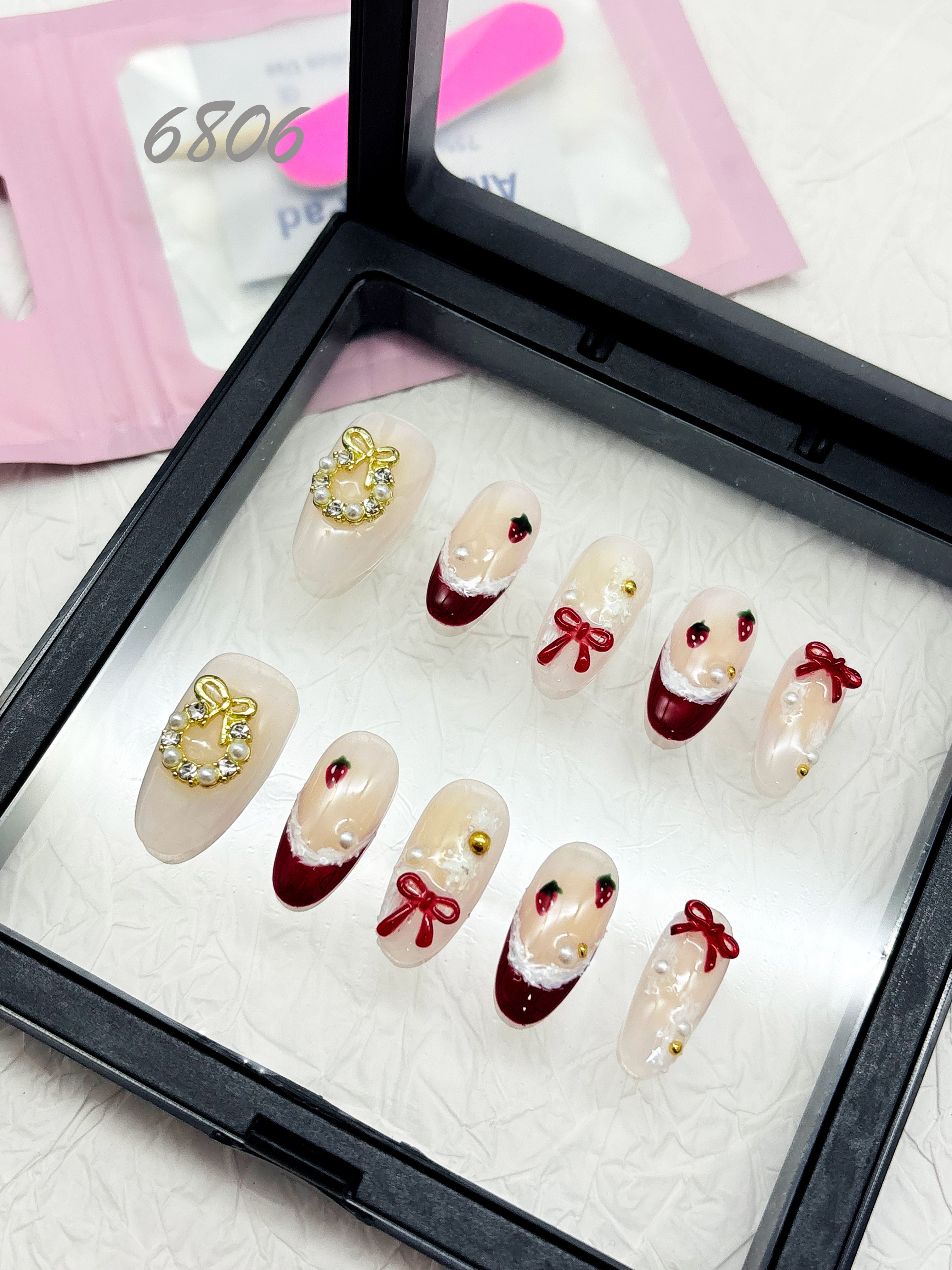 zb89..Christmas nails