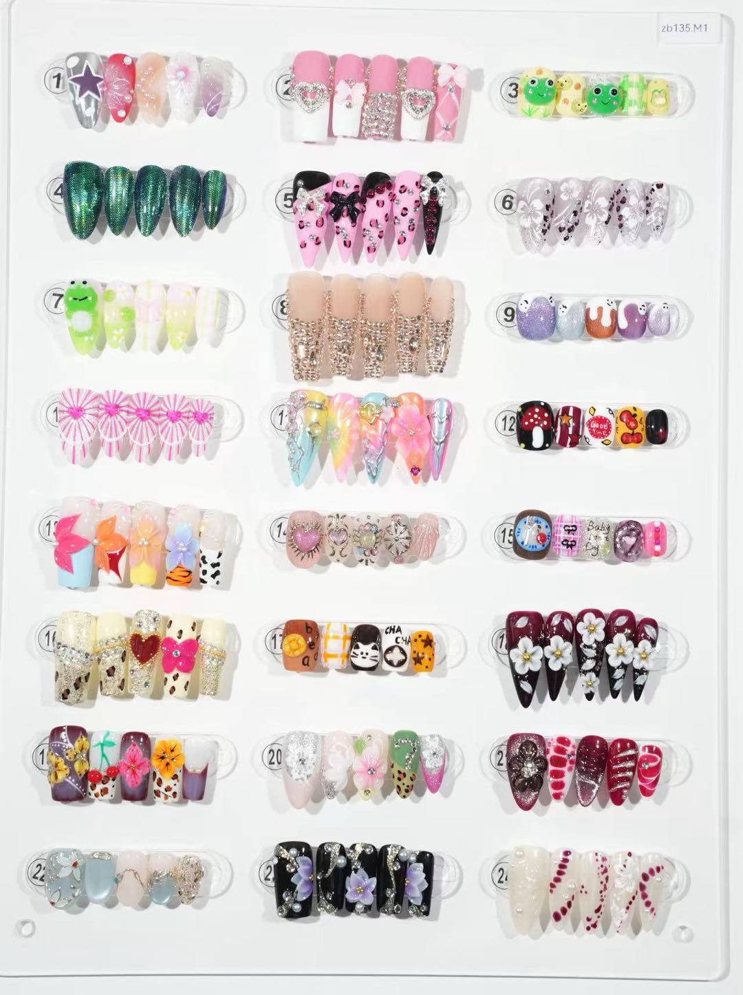 zb135..A variety of nails