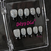 zb98..Nails of various styles.