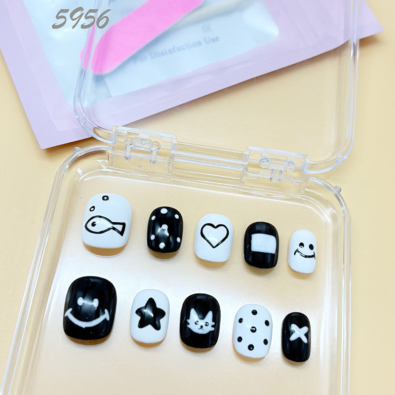 zb59..There are display boards featuring 24 different styles and designs of fashionable and trendy nail wear.