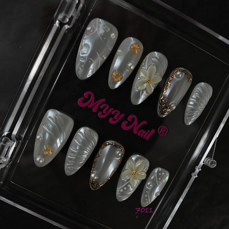 zb98..Nails of various styles.