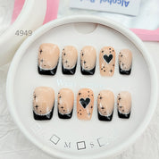 zb34..A collection of almond-shaped and square-shaped wearable nails
