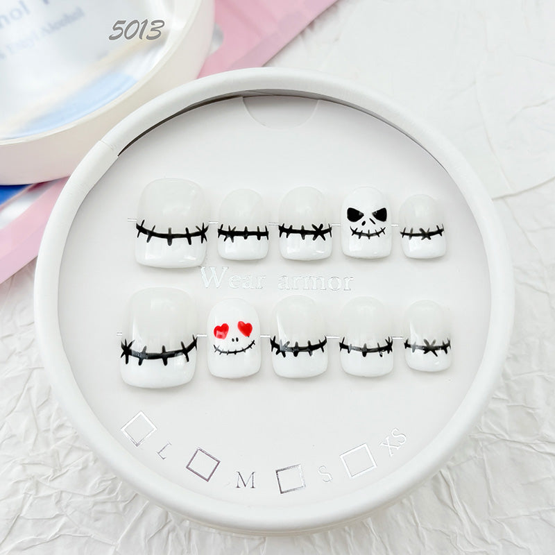 zb35..A variety of choices for almond-shaped and square-shaped wearable nails.