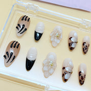 zb72..A display board featuring 24 beautiful and distinct styles of nail art.