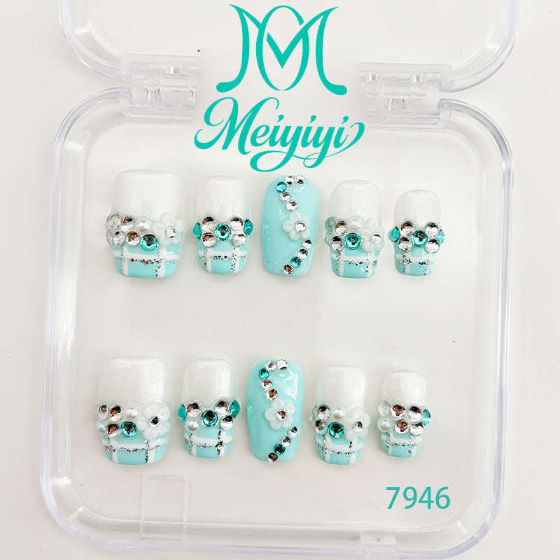zb133..A variety of nails