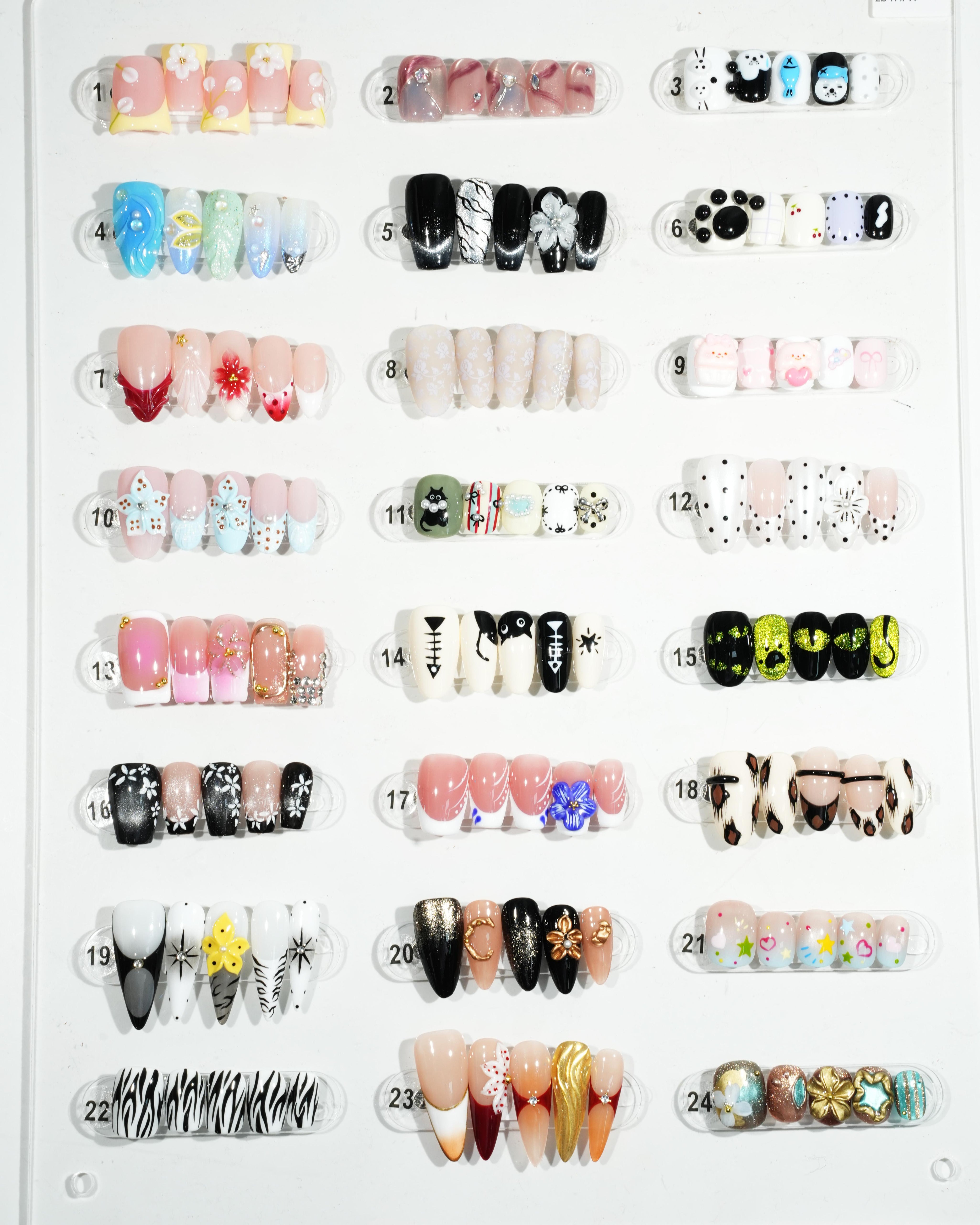 zb47..Exhibition board of various styles of wearable armor