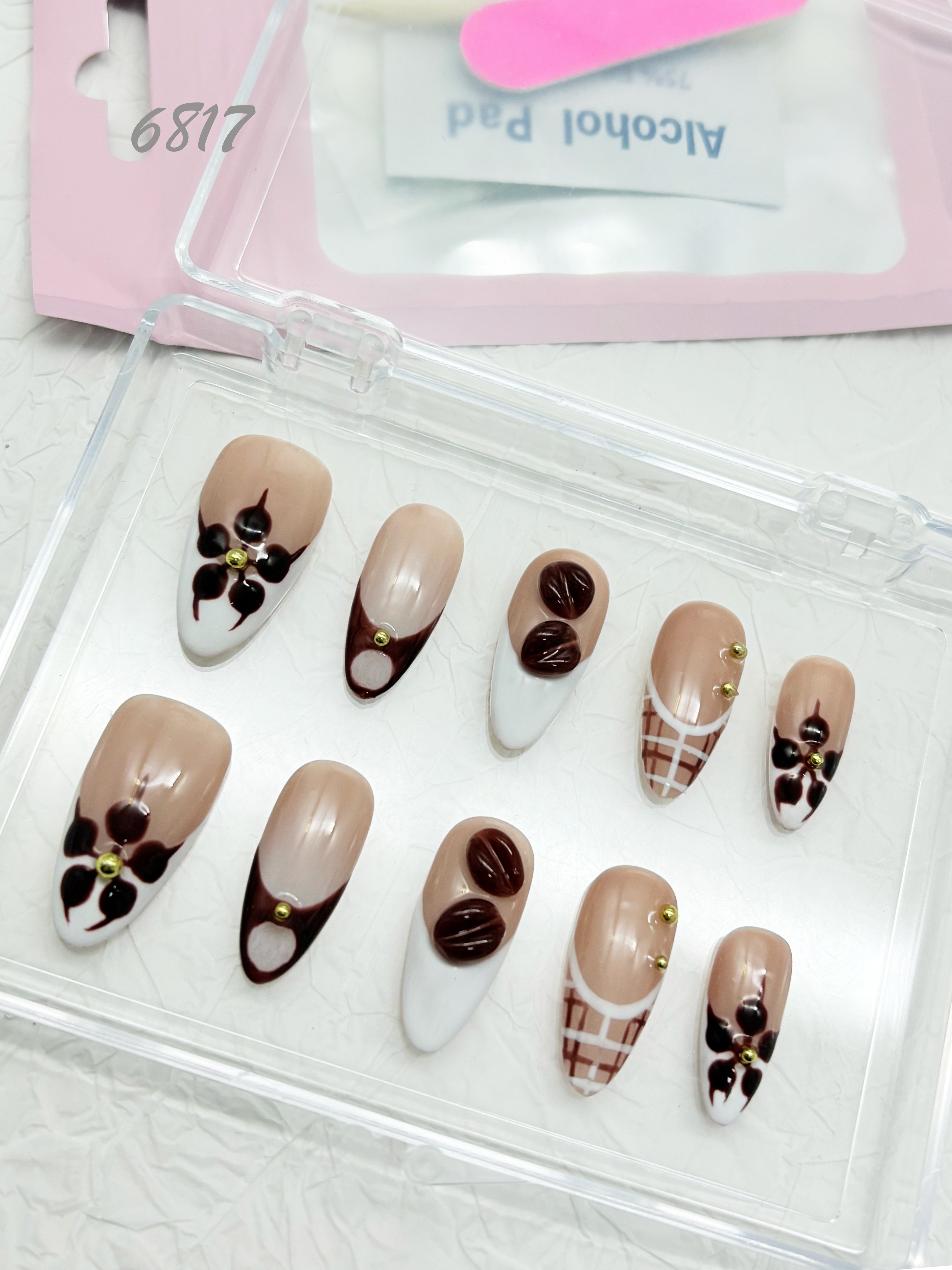 zb92..A wide variety of wearable nails in different styles.