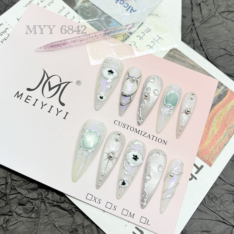 zb92..A wide variety of wearable nails in different styles.