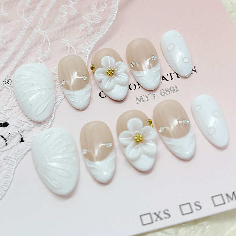 zb92..A wide variety of wearable nails in different styles.