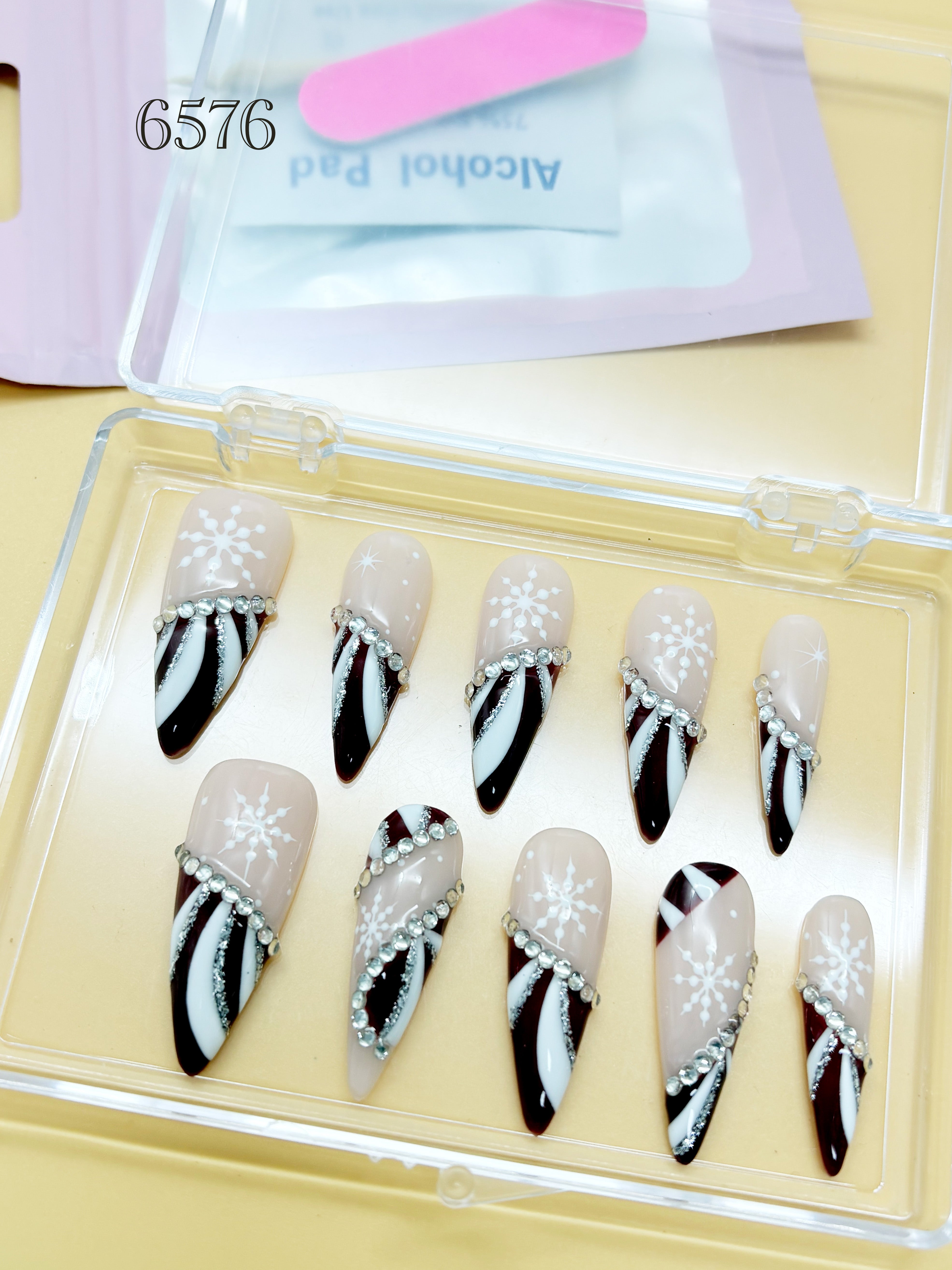 zb89..Christmas nails