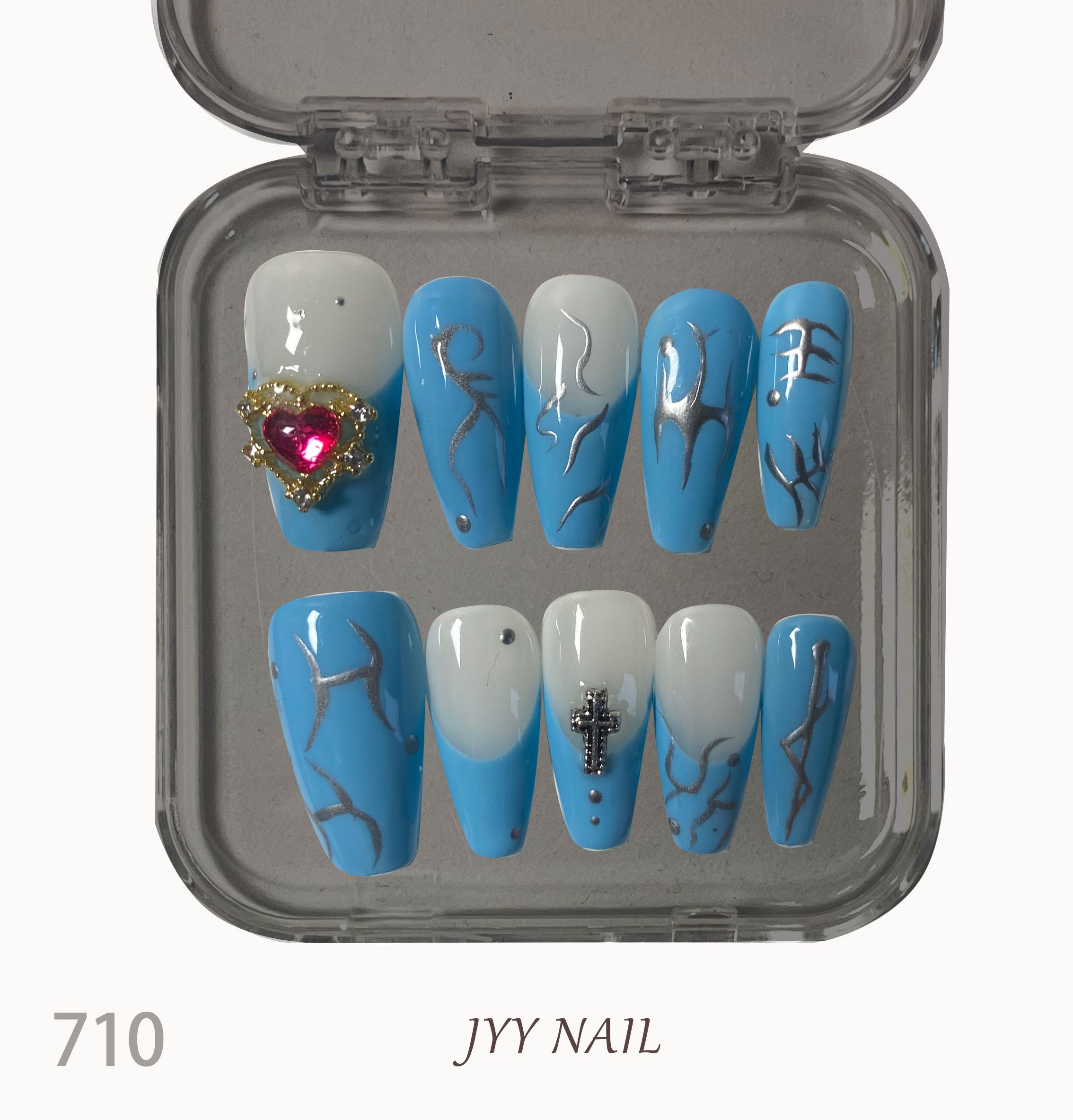 A710Blue heart diamond:Hand painted with diamond nails