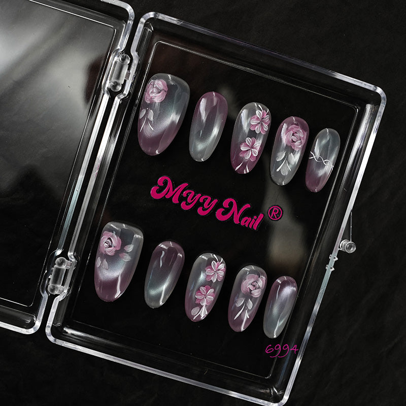 zb98..Nails of various styles.